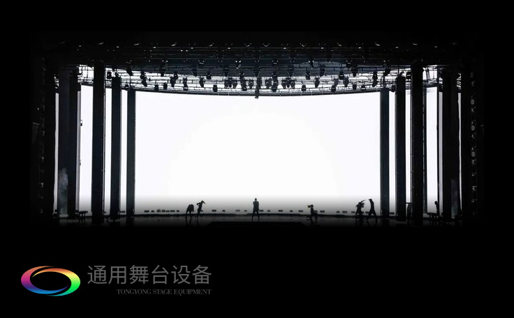 視覺屏幕為主、條狀LED屏幕、燈光設(shè)備及舞臺幕布詮釋當(dāng)下舞臺設(shè)計潮流