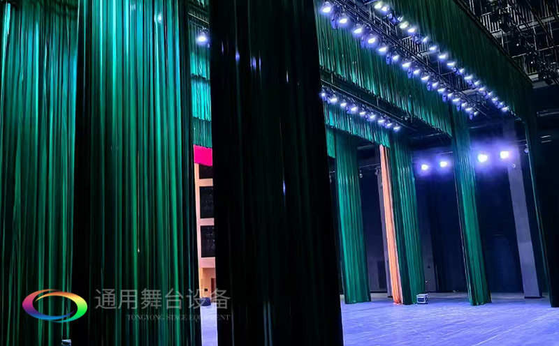 助力教育領域舞臺建設，推動校園文化發展！星海中學報告廳舞臺阻燃幕布建設項目